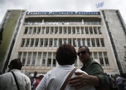 GRECIA: Sindicatos convocan a huelga general contra el cierre de la radiotelevisión pública