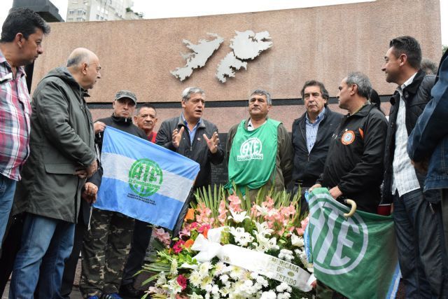 Delegaciones de la CLATE rindieron homenaje a los caídos en Malvinas