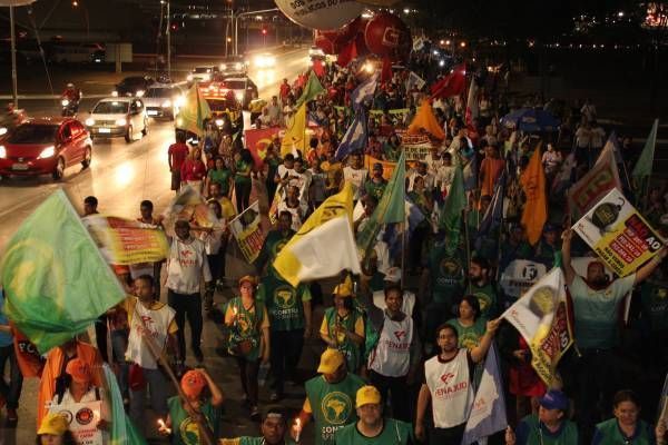 Trabajadores llegan a Brasilia para gran marcha de este 24 de mayo