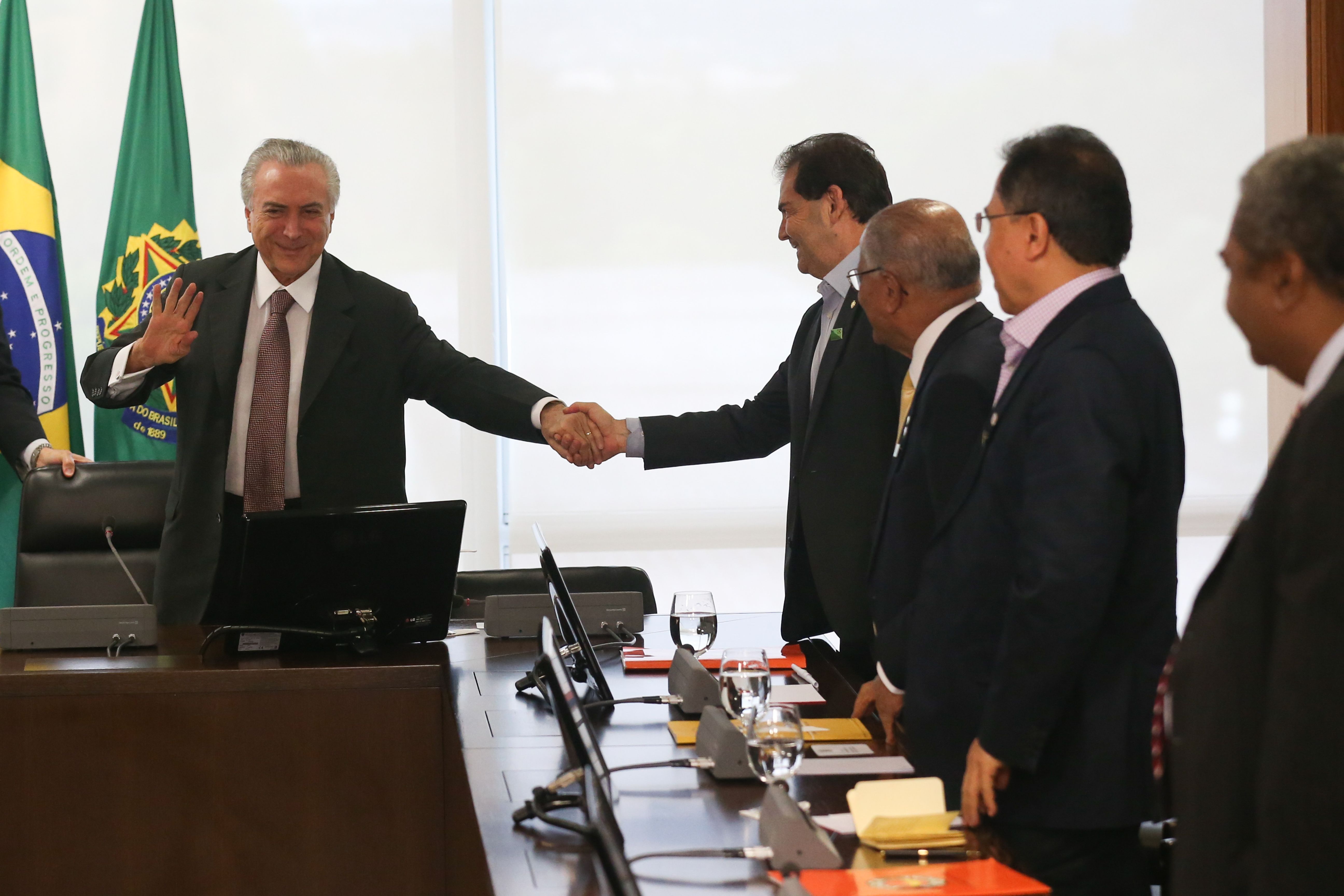 Centrales brasileñas se reúnen con Michel Temer para presentar sus propuestas