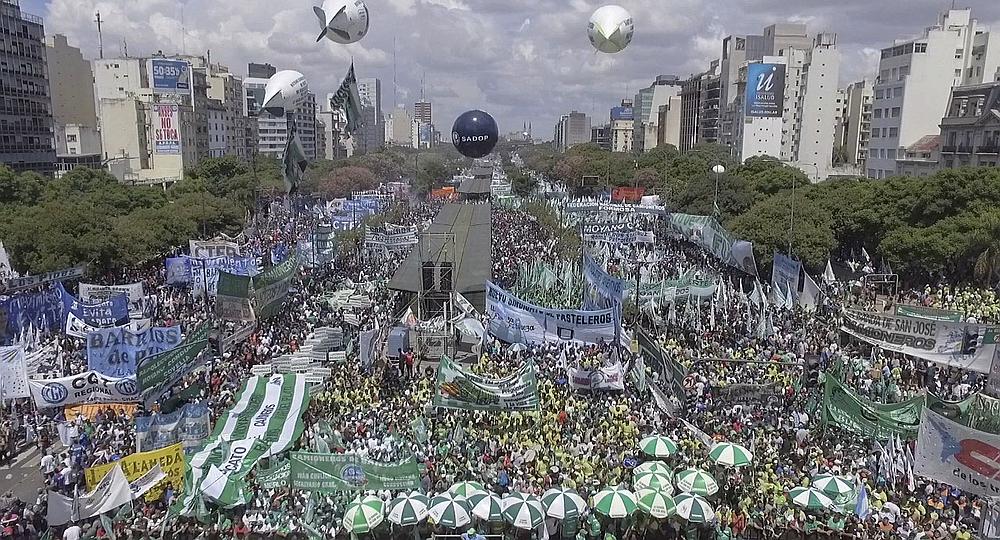 Argentina: centrales sindicales y movimientos sociales se movilizaron contra el ajuste