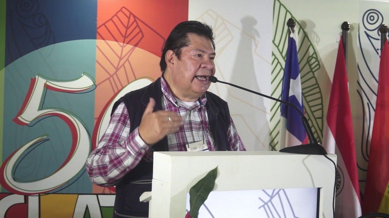 La democracia otorga a cada uno de los hombres el derecho a ser opresor de sí mismo