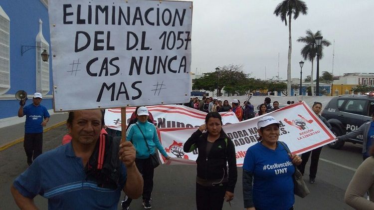 Estatales peruanos vuelven a las calles para exigir el fin de los CAS