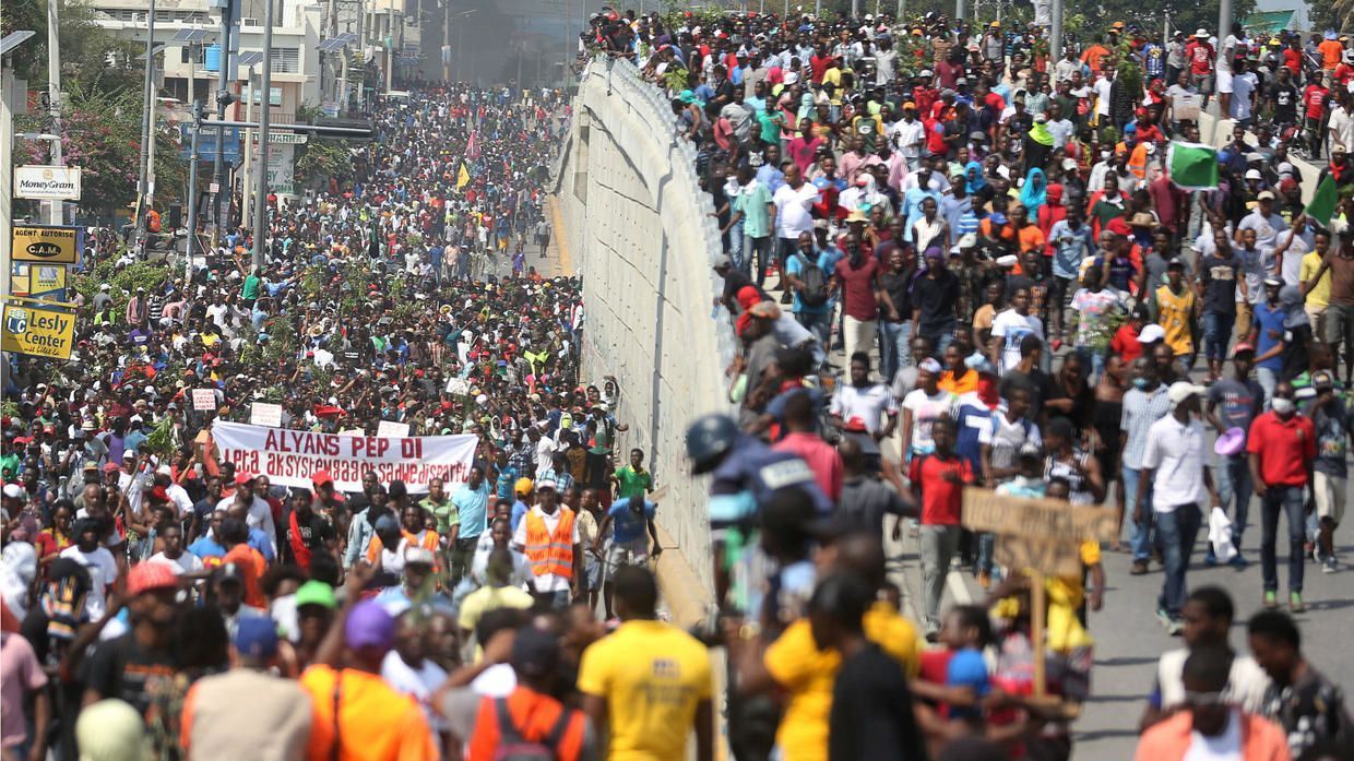 Marchan contra detenciones arbitrarias en Puerto Príncipe