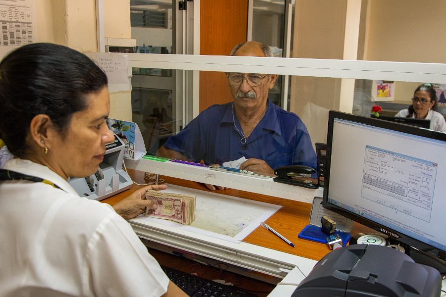 Agasajan a trabajadores cubanos de la administración pública