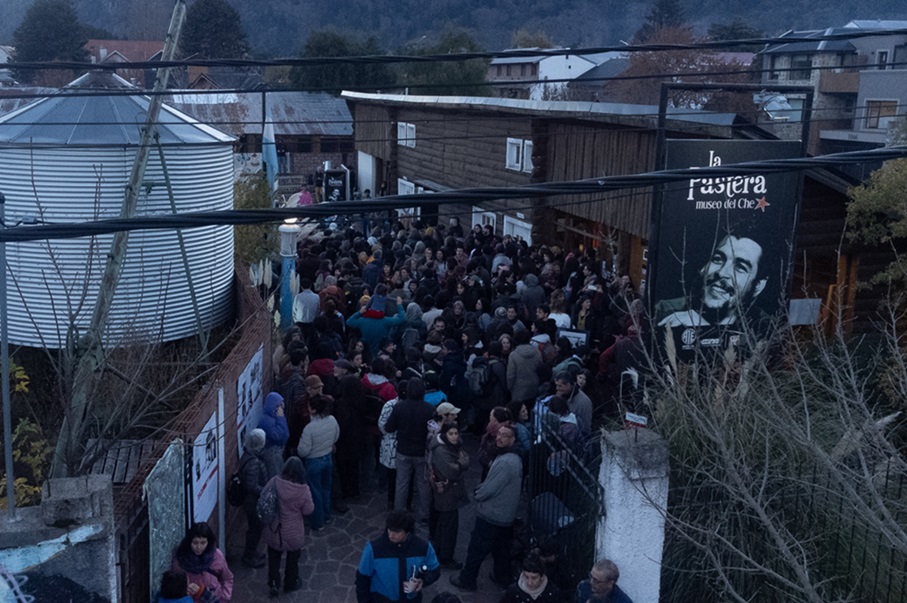 Abrazo solidario en defensa de La Pastera Abrazo solidario en defensa de La Pastera