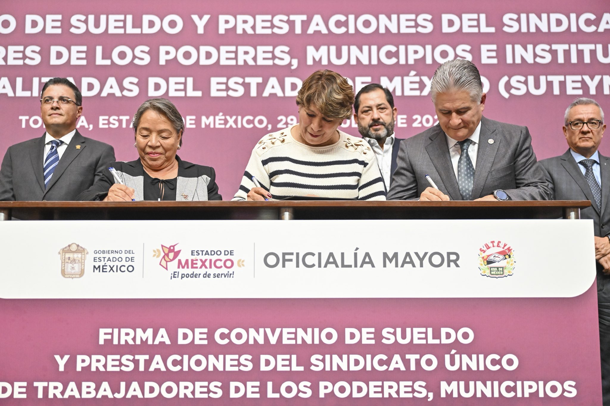 SUTEYM y el Gobierno del Estado de México firman convenio de sueldo y prestaciones