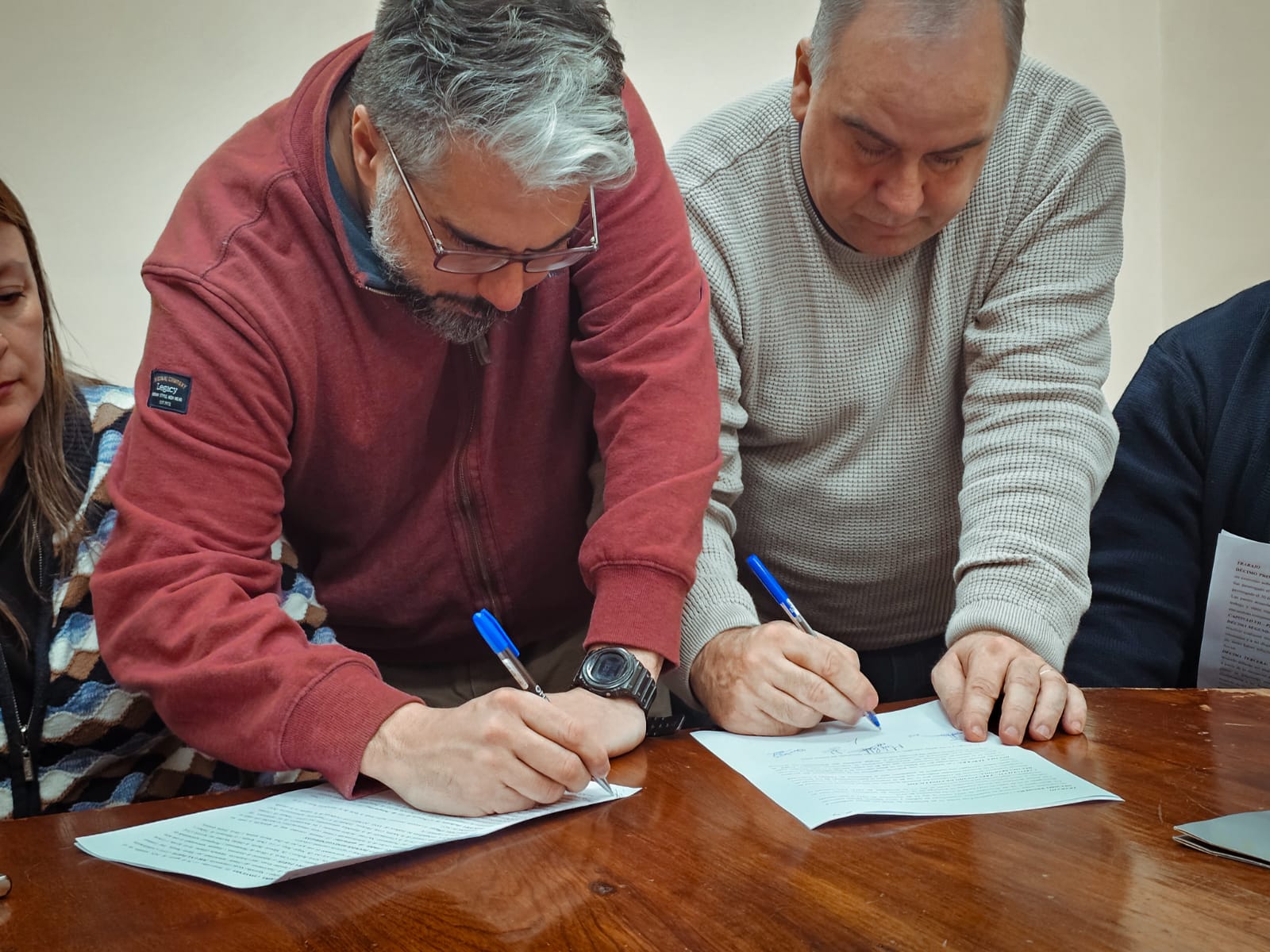 COFE firma acuerdos con el Ejecutivo: «Un paso adelante en defensa de  los estatales»