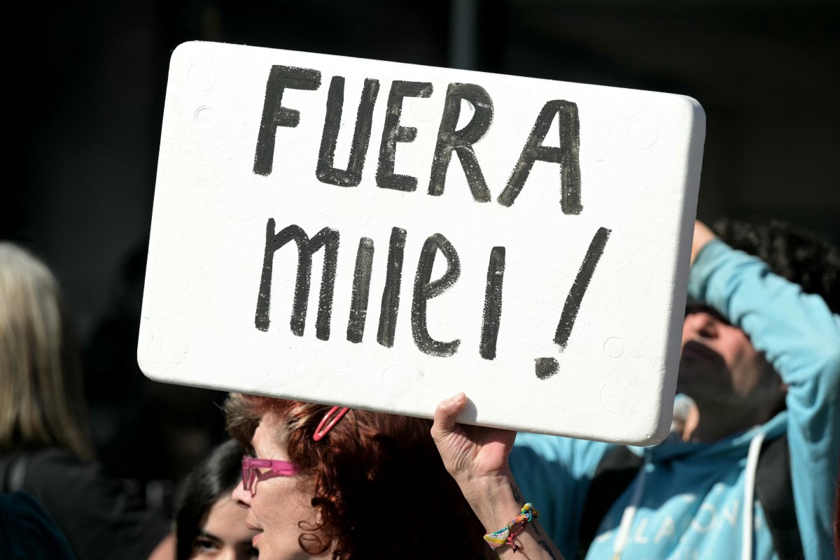 Estatales paraguayos repudian visita de Milei a Asunción