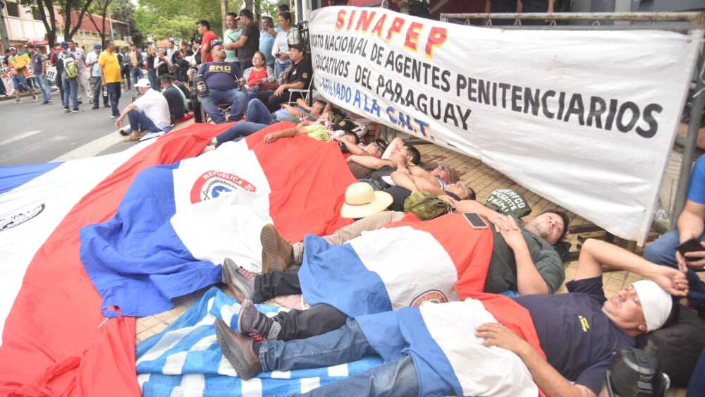 Solidaridad con los trabajadores penitenciarios de Paraguay