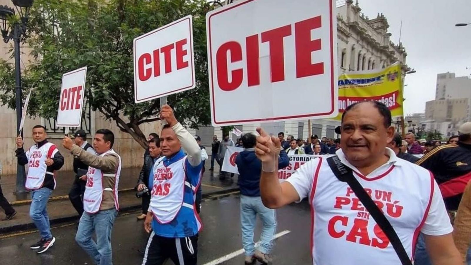Servidores públicos peruanos se movilizarán al Congreso Nacional