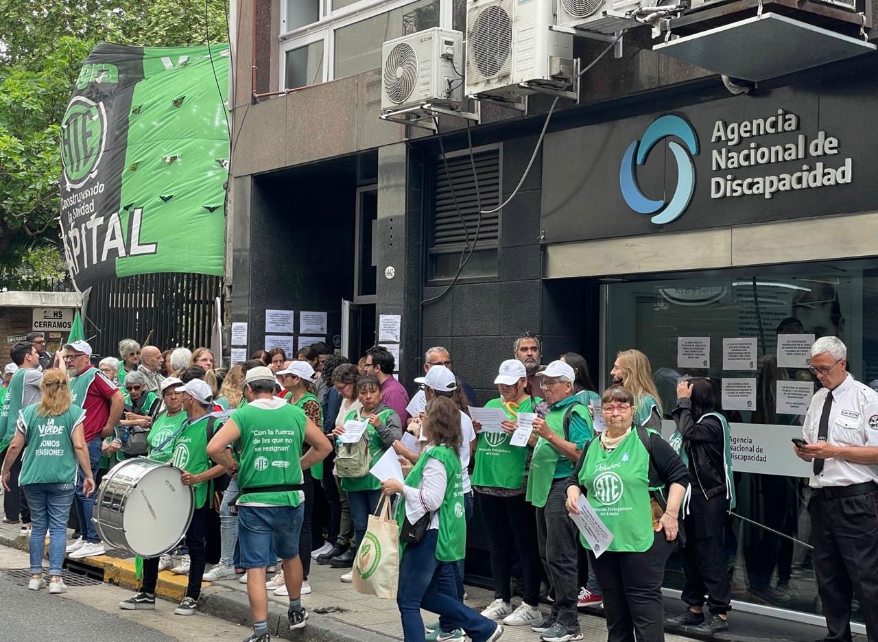 ATE se movilizó contra el cierre del edificio de la Agencia Nacional de Discapacidad