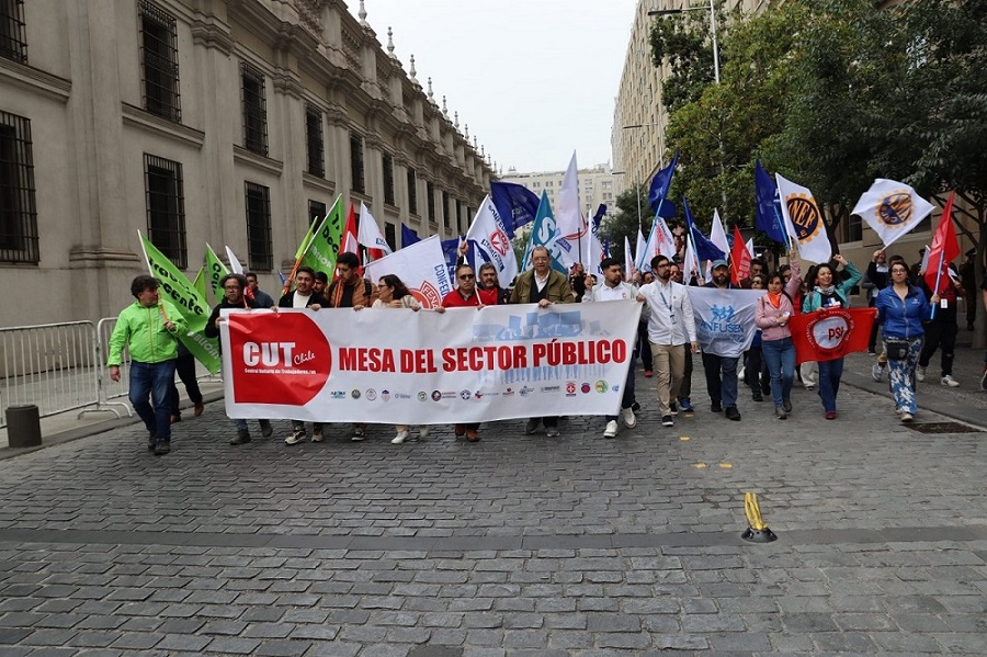 Mesa del Sector Público de Chile entregó su Pliego de Negociación Colectiva