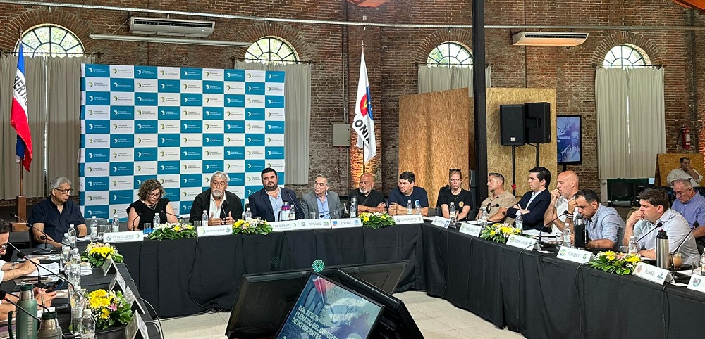 Municipales del Uruguay se movilizaron y fueron recibidos por Congreso de Intendentes
