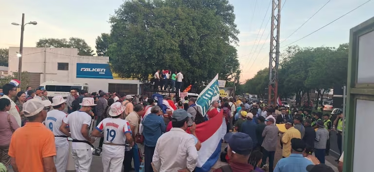La UNTE-SN se movilizó en apoyo a los adultos mayores